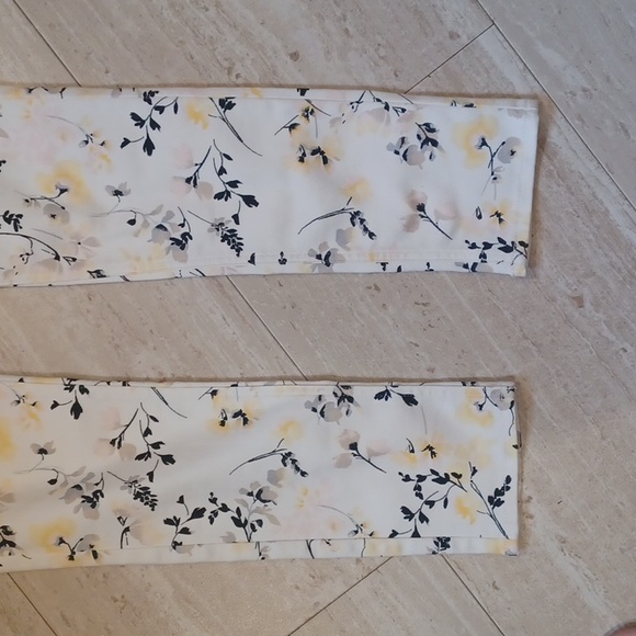 White House Black Market Stylish White Floral Print Slim Jeans - Picture 2 of 11